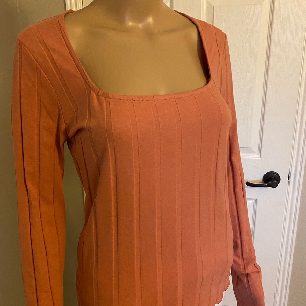 NWOT Planet Gold Tee. Juniors L